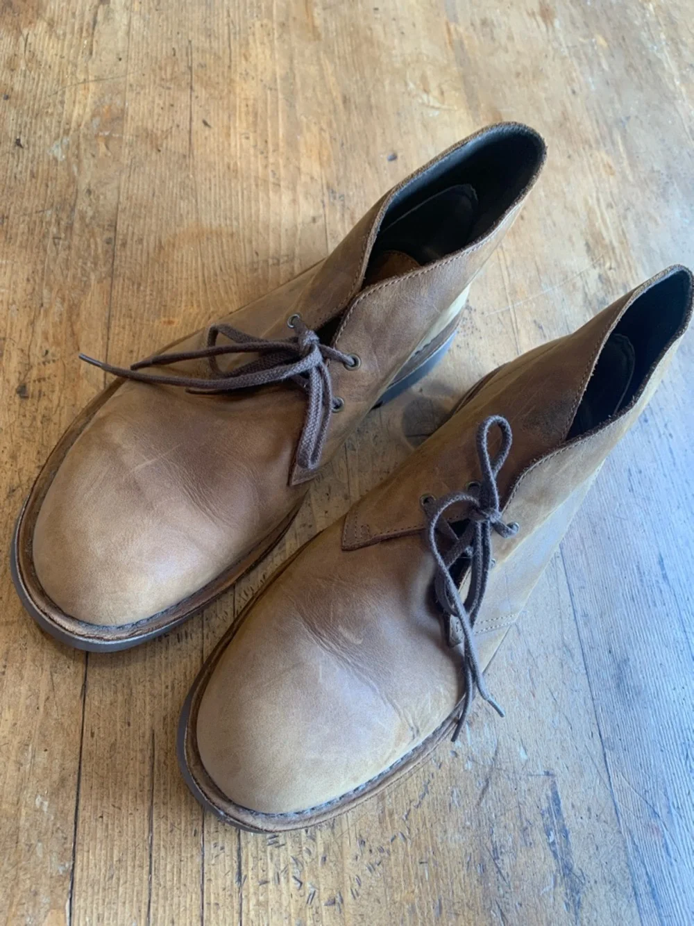 Clarks Men’s Brown Suede Chukka Boots - Classic Lace-Up